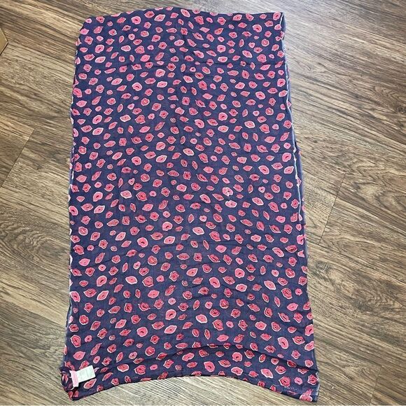 Lilly Pulitzer Infinity Scoop Scarf Blue With Red Lips - Picture 7 of 13